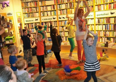 Kinder tanzen mit Ulrike Motschiunig