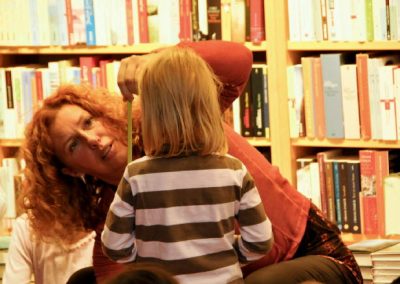 Ulrike Motschiunig bei Mitmachlesung mit Kind